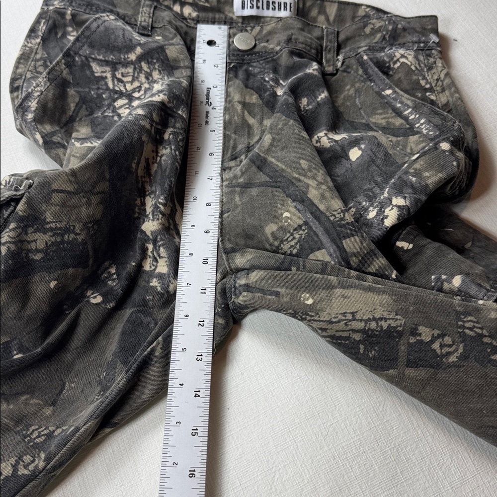 Women's Disclosure Camouflage Wide Leg Cargo Pants size 7 - Picture 6 of 9